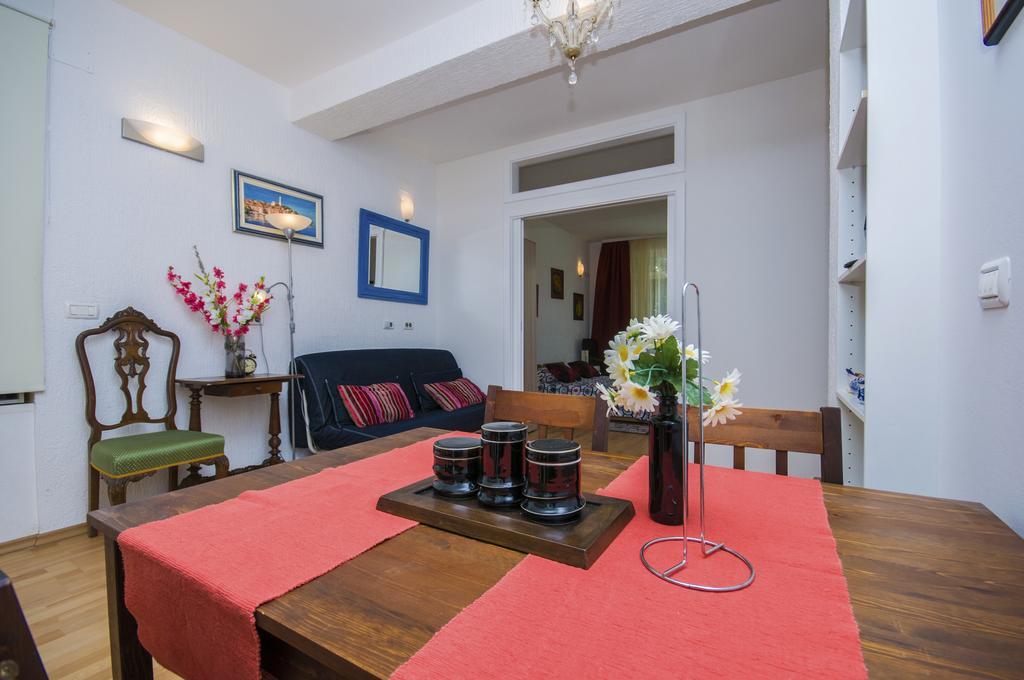 Apartments Daria Ровин Екстериор снимка